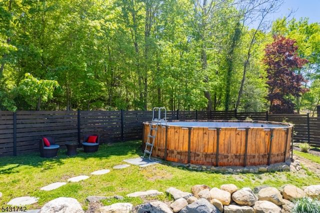 40 Schirra Dr, Wanaque Boro, NJ 07465