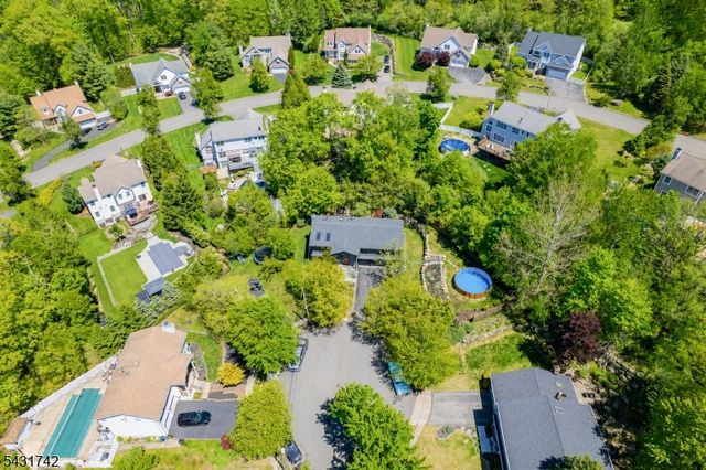 40 Schirra Dr, Wanaque Boro, NJ 07465