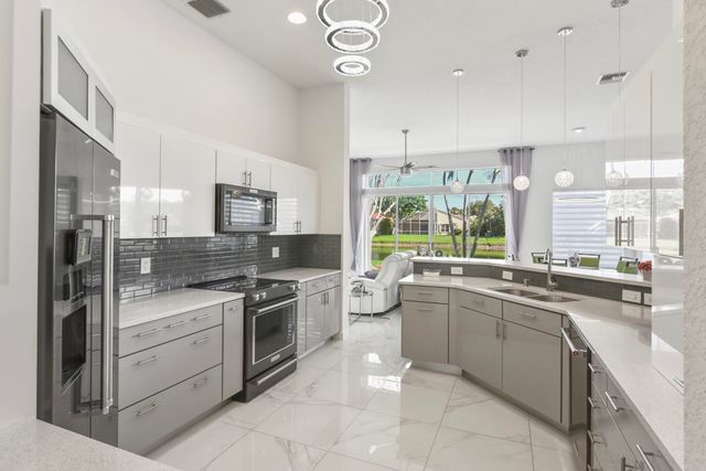 6703 Catania Drive, Boynton Beach, FL 33472