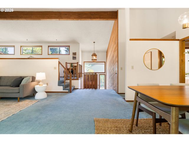 6010 Sw TEXAS Ct, Portland, OR 97219