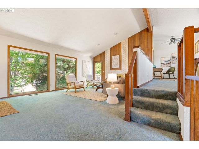 6010 Sw TEXAS Ct, Portland, OR 97219