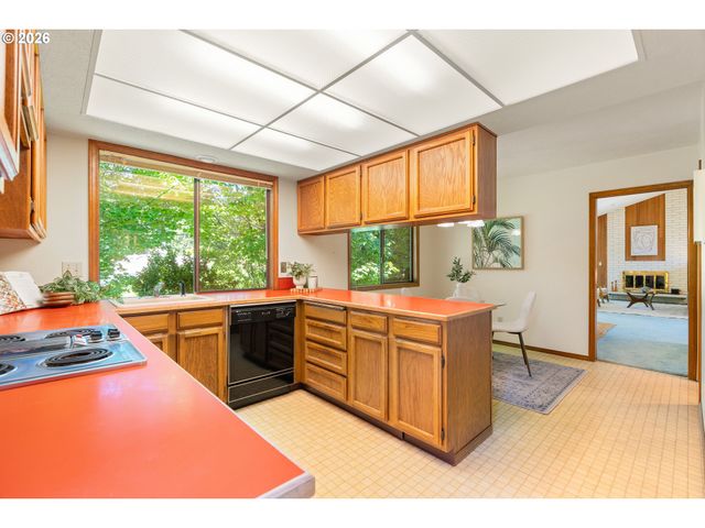 6010 Sw TEXAS Ct, Portland, OR 97219