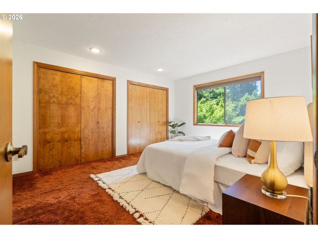6010 Sw TEXAS Ct, Portland, OR 97219