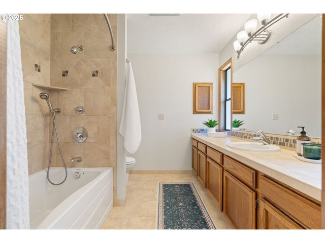 6010 Sw TEXAS Ct, Portland, OR 97219