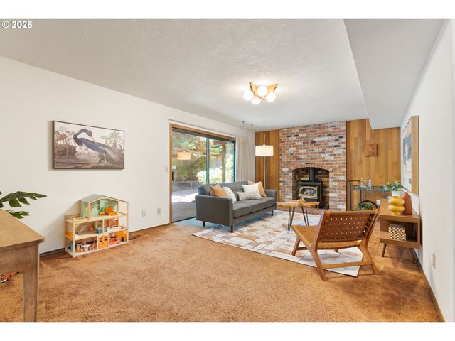6010 Sw TEXAS Ct, Portland, OR 97219