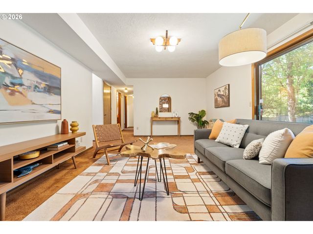 6010 Sw TEXAS Ct, Portland, OR 97219