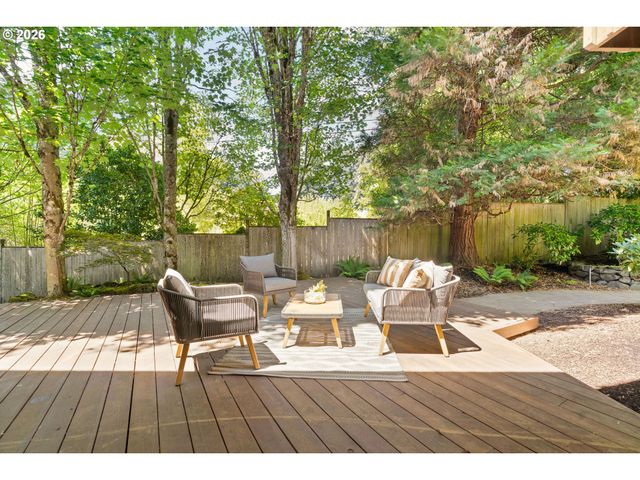 6010 Sw TEXAS Ct, Portland, OR 97219
