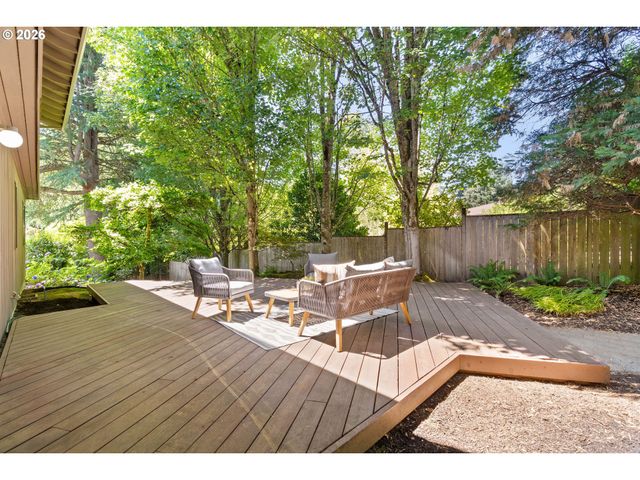 6010 Sw TEXAS Ct, Portland, OR 97219