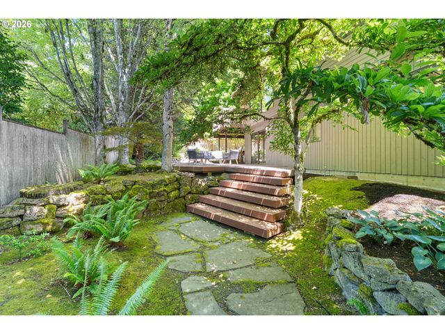 6010 Sw TEXAS Ct, Portland, OR 97219