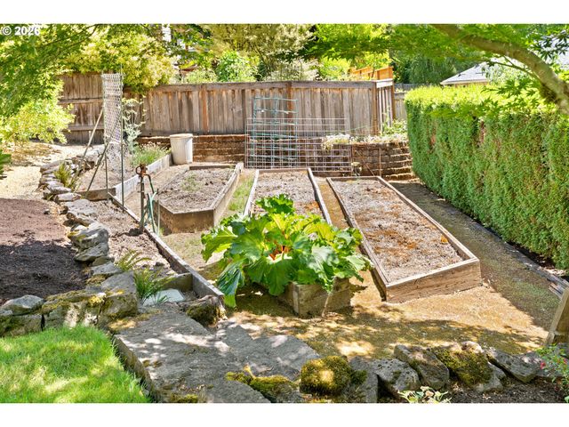 6010 Sw TEXAS Ct, Portland, OR 97219