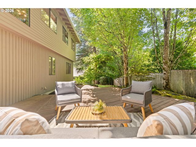 6010 Sw TEXAS Ct, Portland, OR 97219