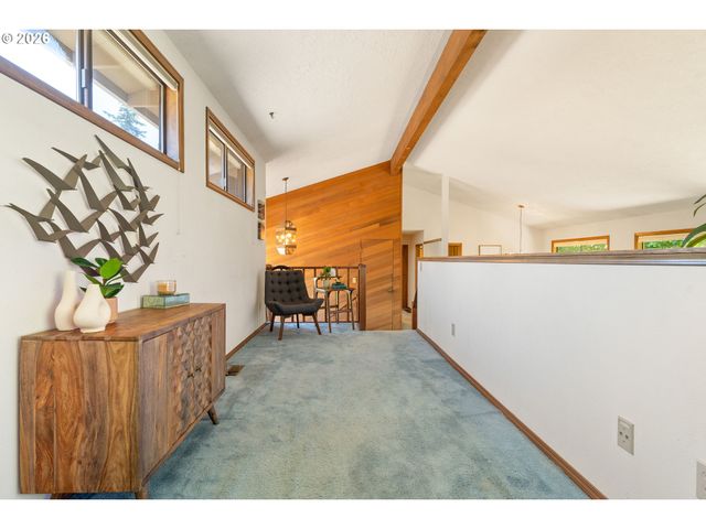 6010 Sw TEXAS Ct, Portland, OR 97219