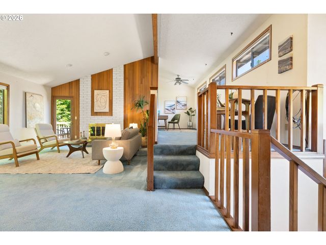 6010 Sw TEXAS Ct, Portland, OR 97219