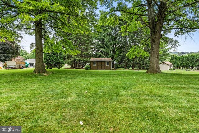 9 AUDUBON CIR, Stevens, PA 17578