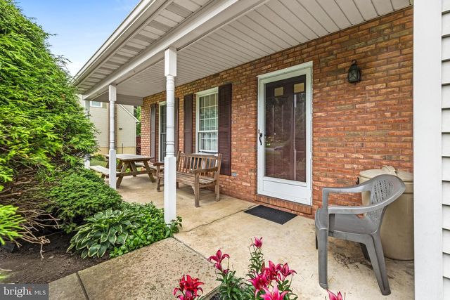 9 AUDUBON CIR, Stevens, PA 17578
