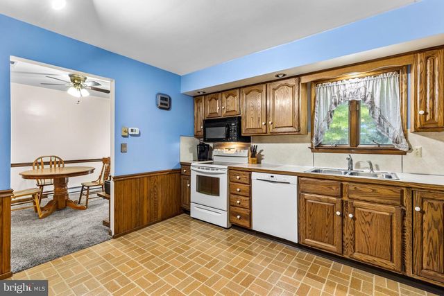 9 AUDUBON CIR, Stevens, PA 17578