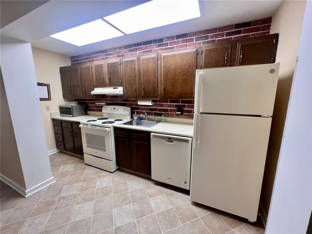 230 W Berkeley St 2101, Uniontown, PA 15401