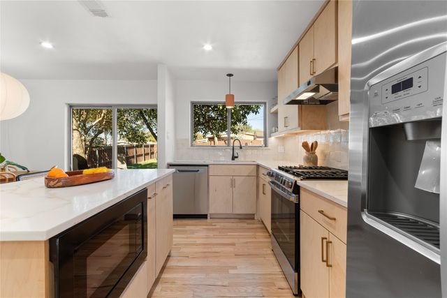 2211 Longwood Lane, Dallas, TX 75228