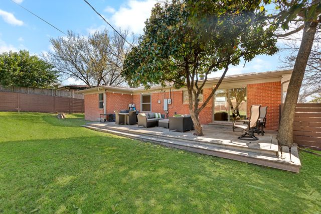 2211 Longwood Lane, Dallas, TX 75228