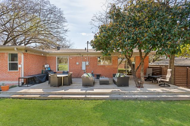 2211 Longwood Lane, Dallas, TX 75228