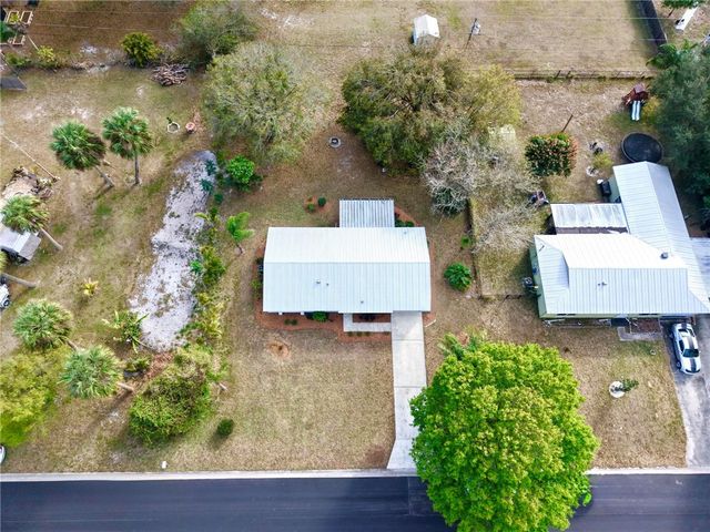 1765 24th Place SW, Vero Beach, FL 32962