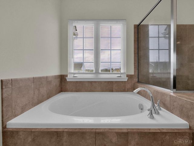 7507 Victoria Falls Avenue, Deerfield Twp., OH 45039