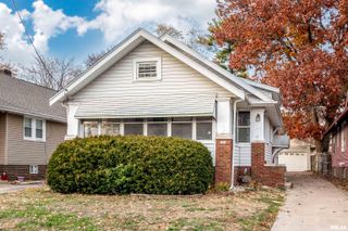 1215 E SENECA Place, Peoria, IL 61603