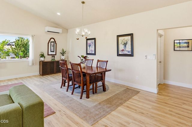 137 Willow Springs Drive, Talent, OR 97540