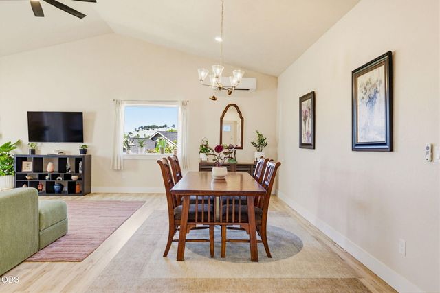137 Willow Springs Drive, Talent, OR 97540