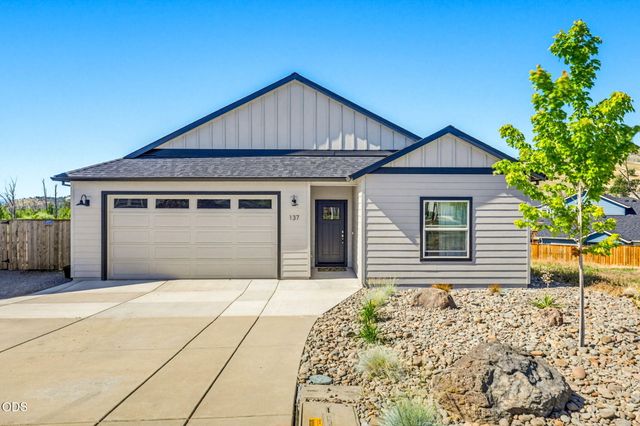 137 Willow Springs Drive, Talent, OR 97540