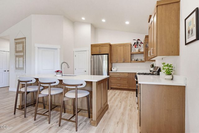 137 Willow Springs Drive, Talent, OR 97540