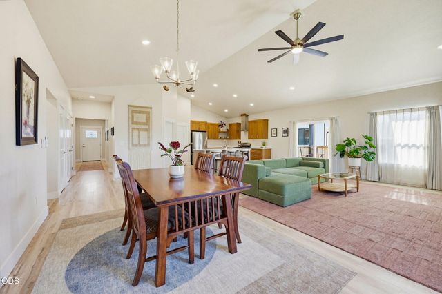 137 Willow Springs Drive, Talent, OR 97540