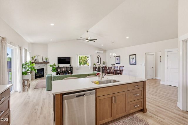 137 Willow Springs Drive, Talent, OR 97540