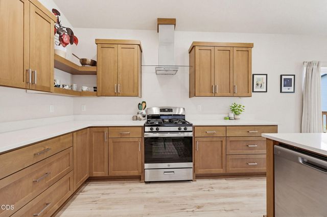 137 Willow Springs Drive, Talent, OR 97540