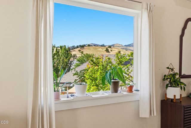 137 Willow Springs Drive, Talent, OR 97540