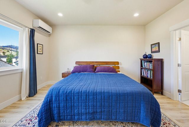 137 Willow Springs Drive, Talent, OR 97540