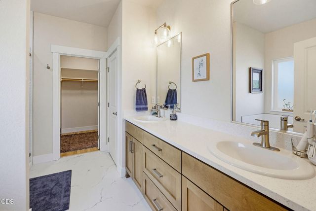 137 Willow Springs Drive, Talent, OR 97540