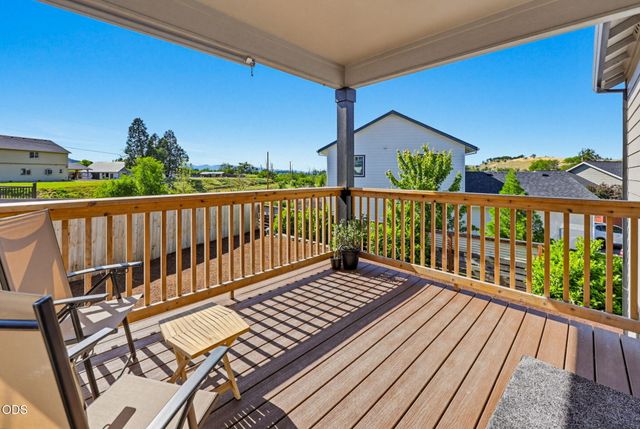 137 Willow Springs Drive, Talent, OR 97540