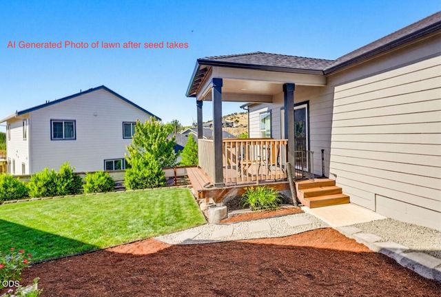 137 Willow Springs Drive, Talent, OR 97540
