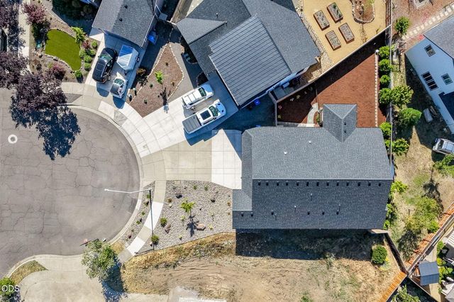 137 Willow Springs Drive, Talent, OR 97540