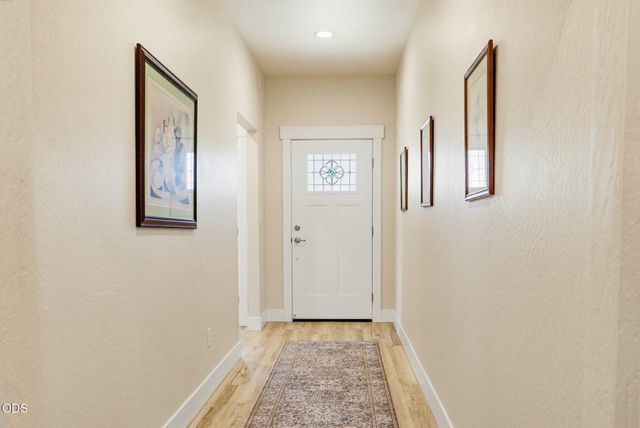 137 Willow Springs Drive, Talent, OR 97540
