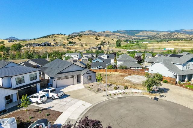 137 Willow Springs Drive, Talent, OR 97540