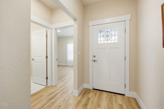 137 Willow Springs Drive, Talent, OR 97540