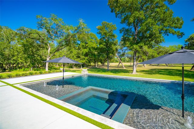 1301 County Road 218, Weimar, TX 78962