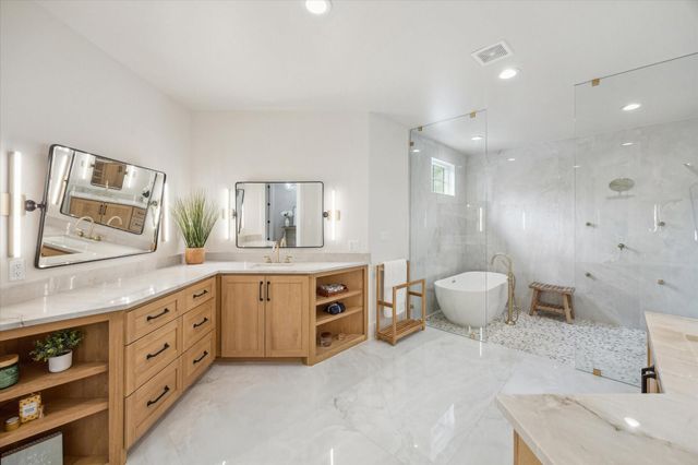 1301 County Road 218, Weimar, TX 78962