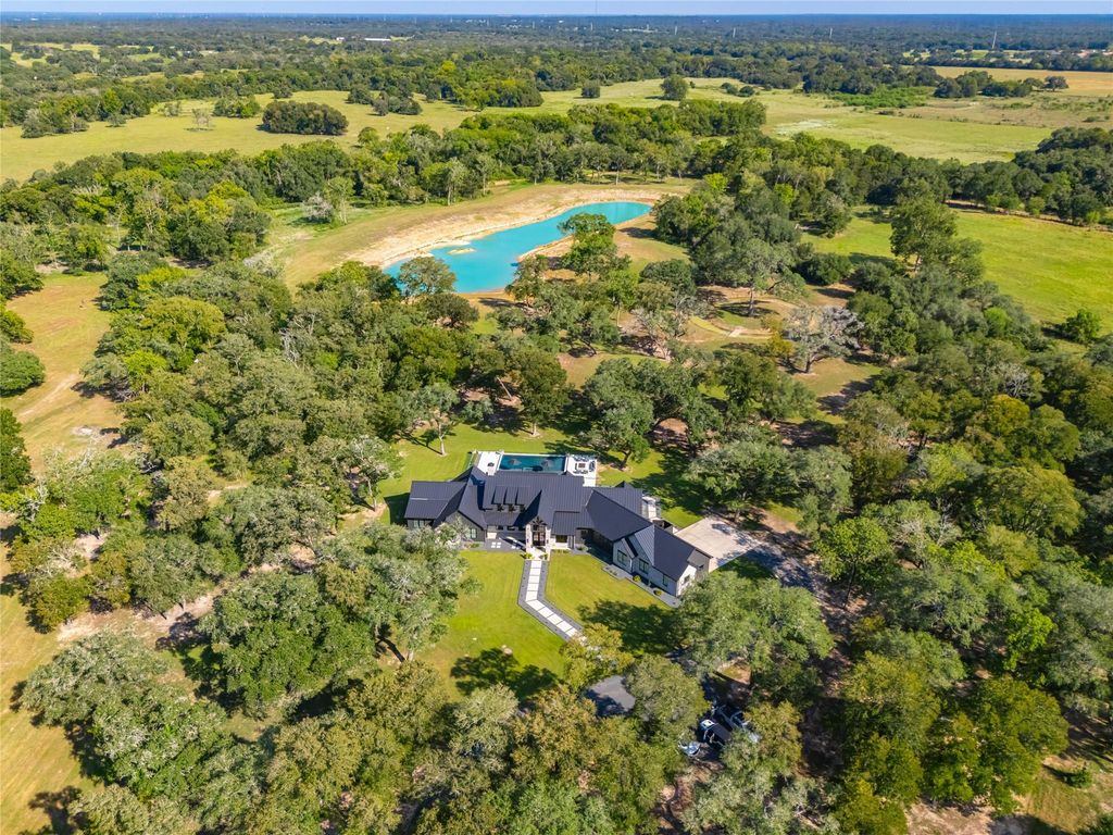 1301 County Road 218, Weimar, TX 78962