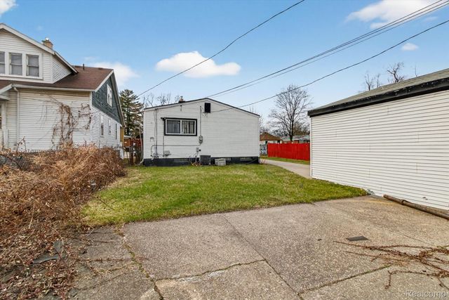 18676 Syracuse Street, Detroit, MI 48234