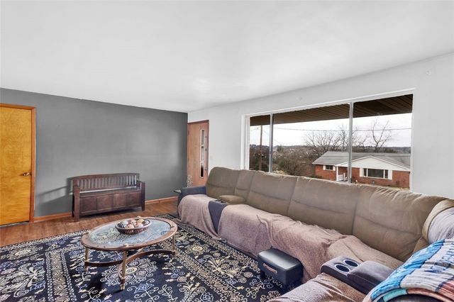 605 Short St, Hempfield Twp, PA 15601