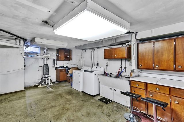 605 Short St, Hempfield Twp, PA 15601