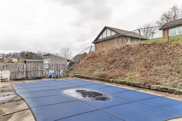 605 Short St, Hempfield Twp, PA 15601